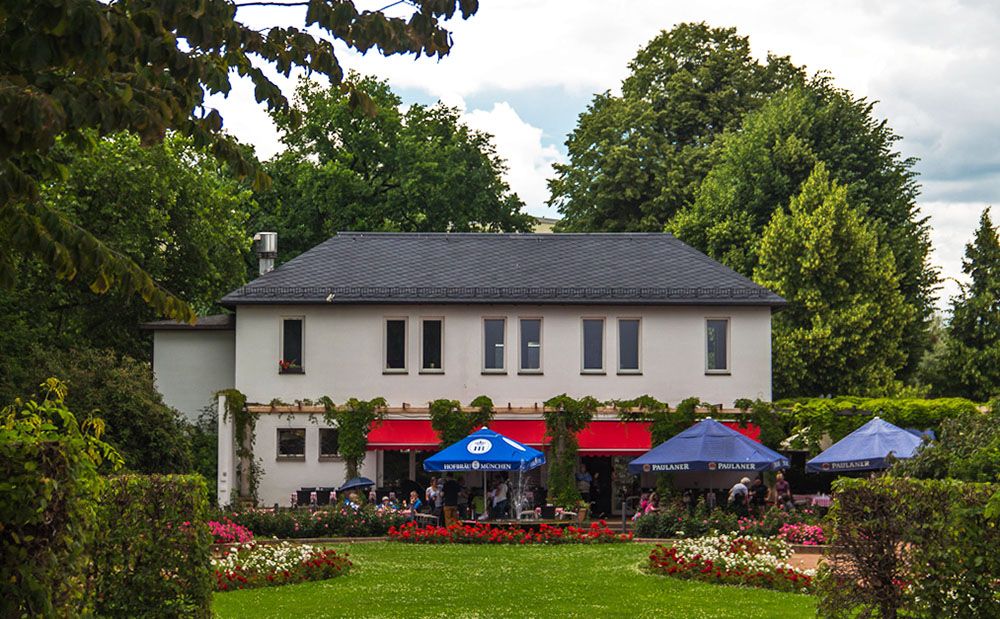grijsopreis-duitsland-highlight-dresden-restaurant-terras-mobiel Terras van hotel-restaurant net buiten de oude stad van Dresden